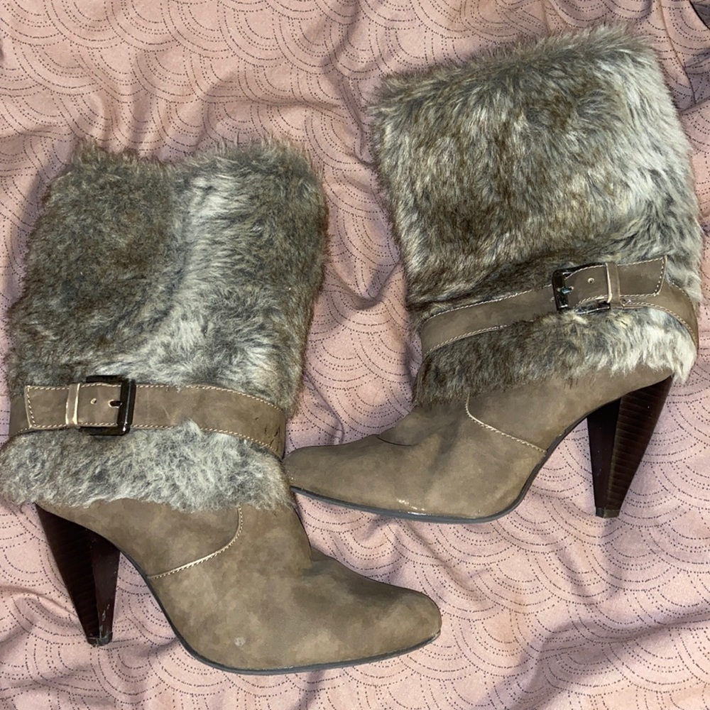 Faux fur beige booties​